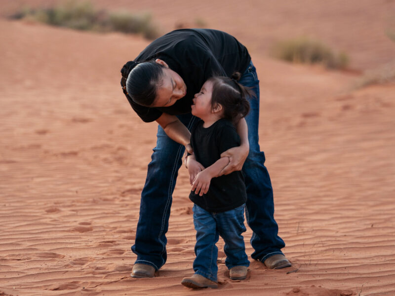 navajo-mom-child-desert-cropped navajo-mom-child-desert-cropped